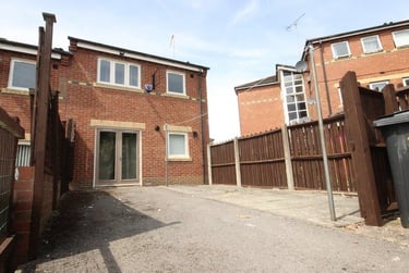 4 bed house, Broom walk, City centre, Sheffield, S37XE - Image 1